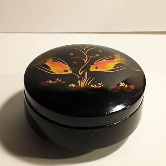 Vintage Japanese Lacquer over Porcelain Box - Picture 6 of 6